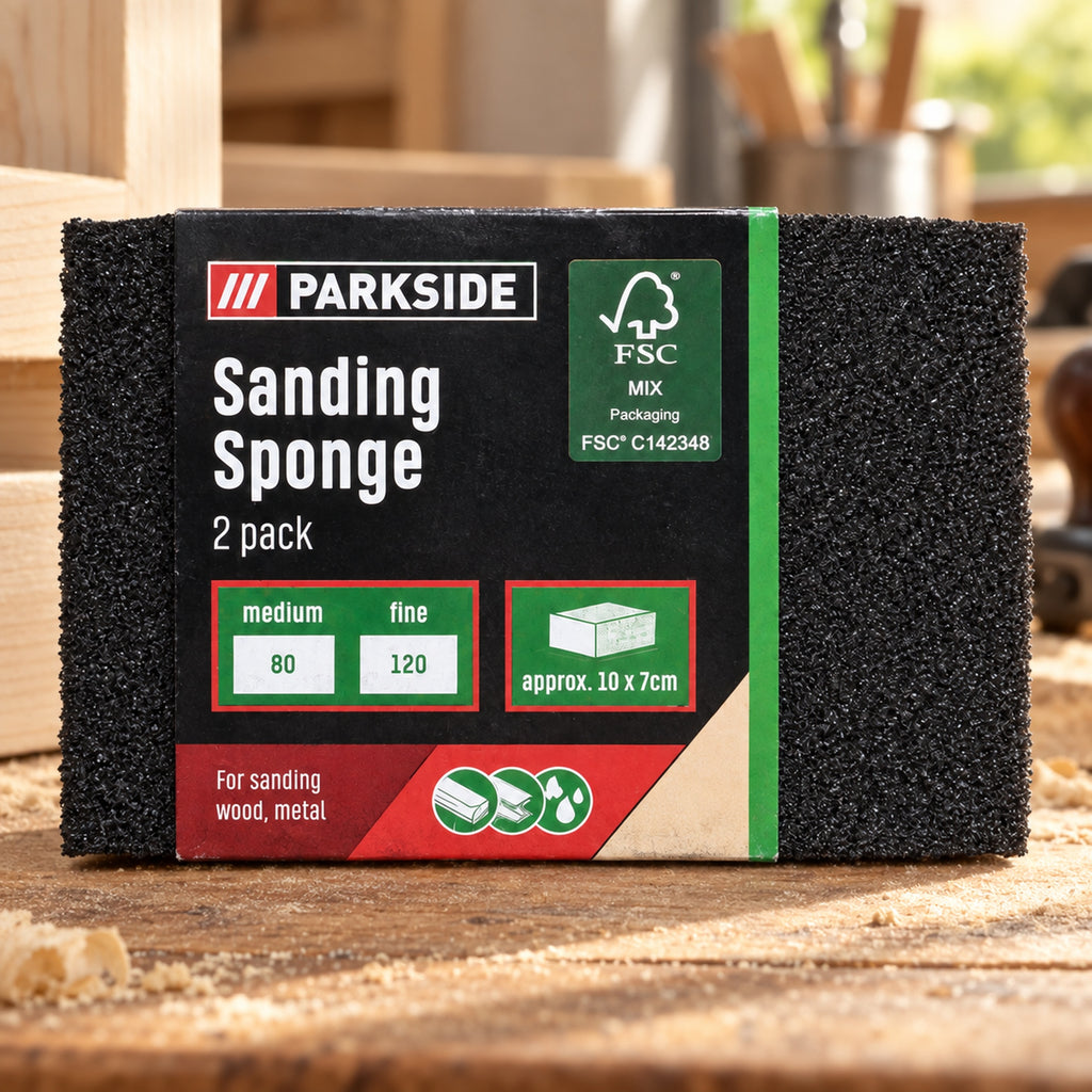 Pack de esponjas PARKSIDE 80 y 120 sobre una mesa de trabajo