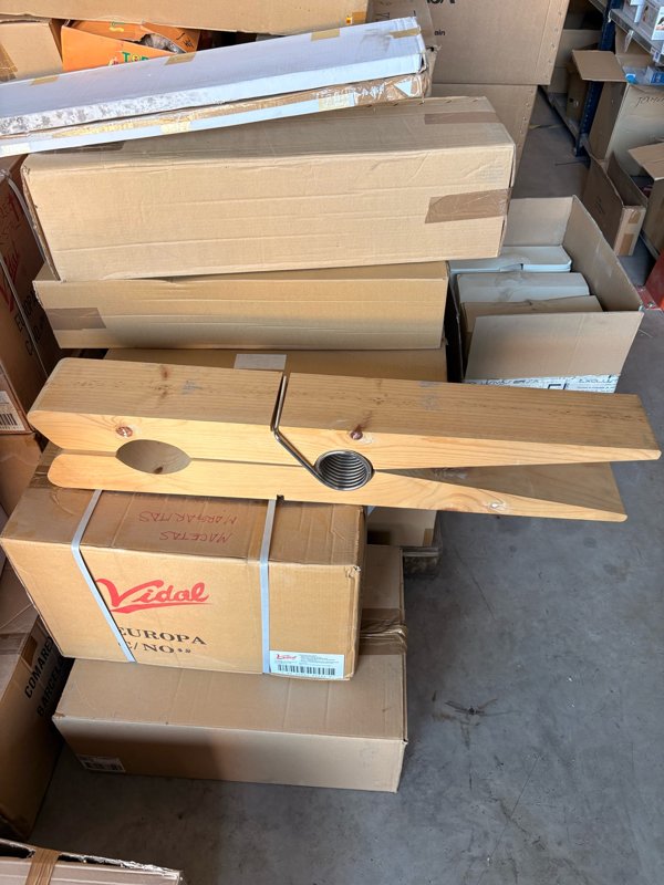 Pinza de Ropa Gigante de Madera