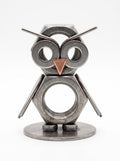 Figura Artesanal de Metal — Búho con Pico de Cobre