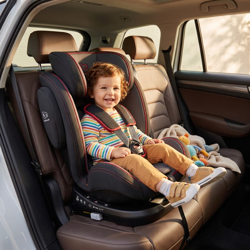 Silla de coche Kinderkraft ONETO3 con niño en coche