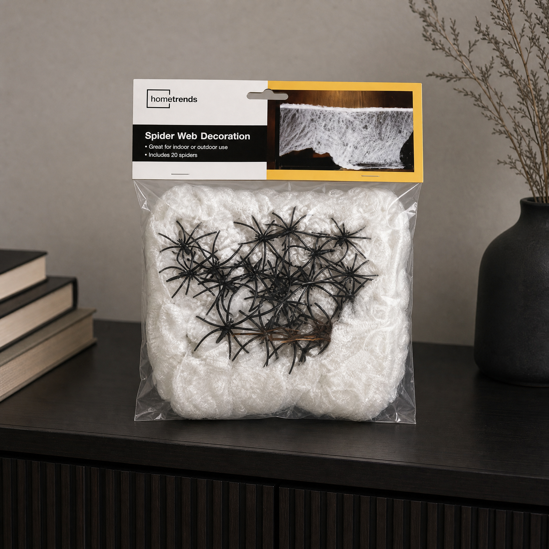 Decoración de Halloween: telaraña blanca con arañas negras