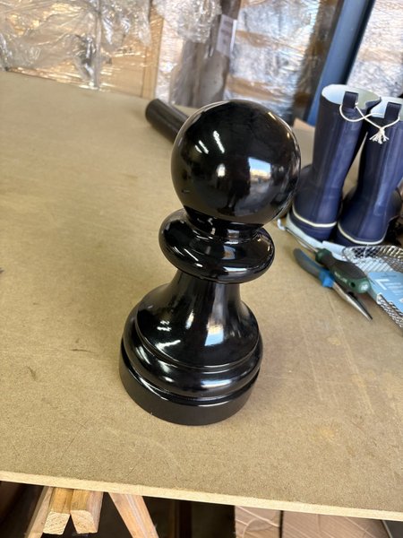 Peón de Ajedrez Decorativo Negro Brillante — Mediano
