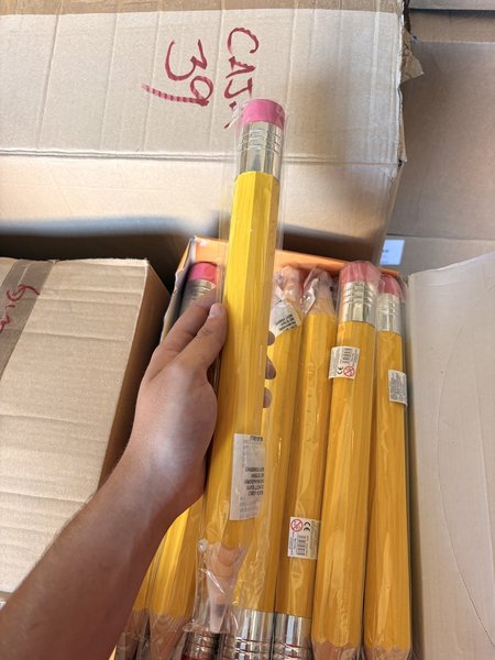 Lápiz Gigante Decorativo Amarillo con Goma Rosa — Milan