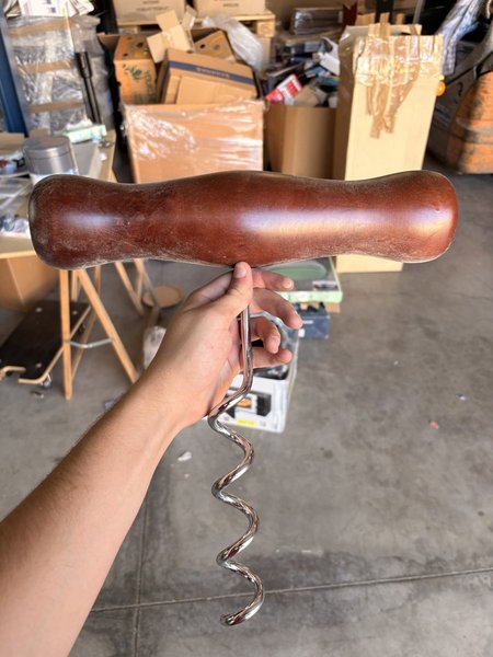 Sacacorchos de Madera Ergonómico con Espiral Metálica