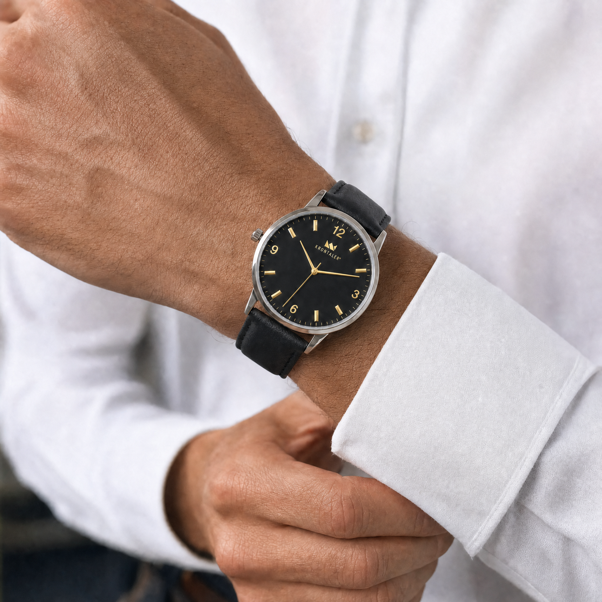 Reloj Krontaler para Hombre - Esfera Negra y Detalles Dorados