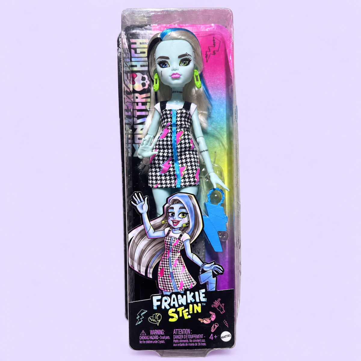 Presentación completa de la muñeca Frankie Stein en su caja