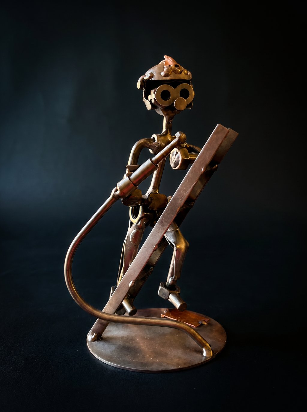 Figura Artesanal de Metal — Arquero Medieval