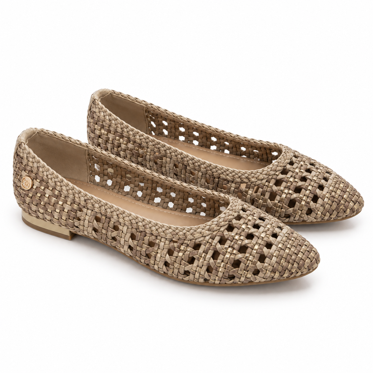 Bailarinas Xti 145299 beige trenzadas sobre fondo blanco