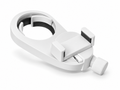 Adaptador universal Bresser 4914911 para smartphone sobre fondo blanco