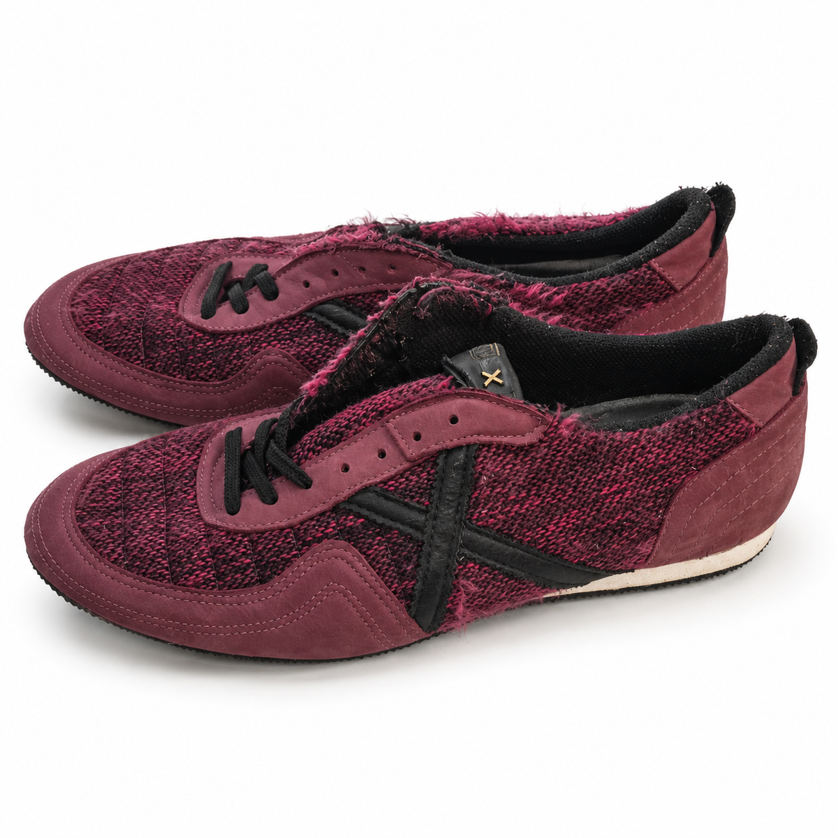 Zapatillas Munich burdeos de tejido grueso con X negra · Talla 45 - portada blanca