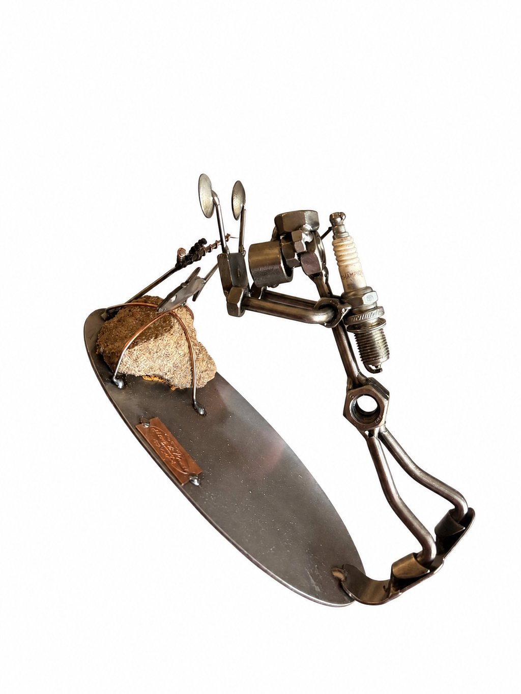 Figura Artesanal de Metal — Buzo con Tabla de Surf