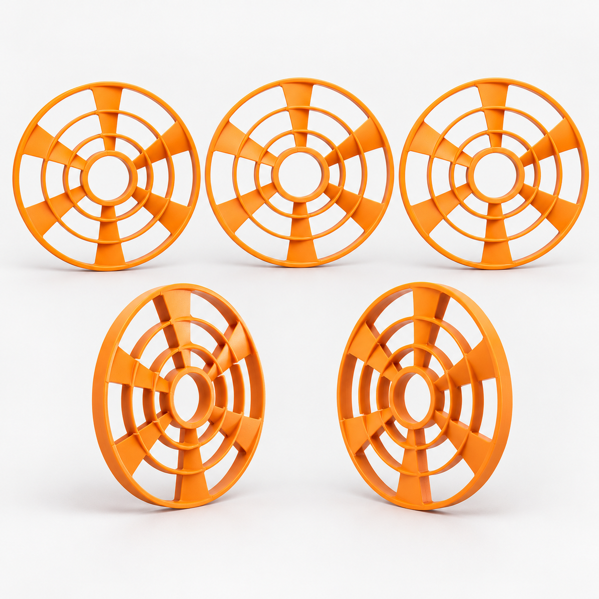 Cinco discos Caldwell ClayCopter 110 mm vistos de frente y perfil