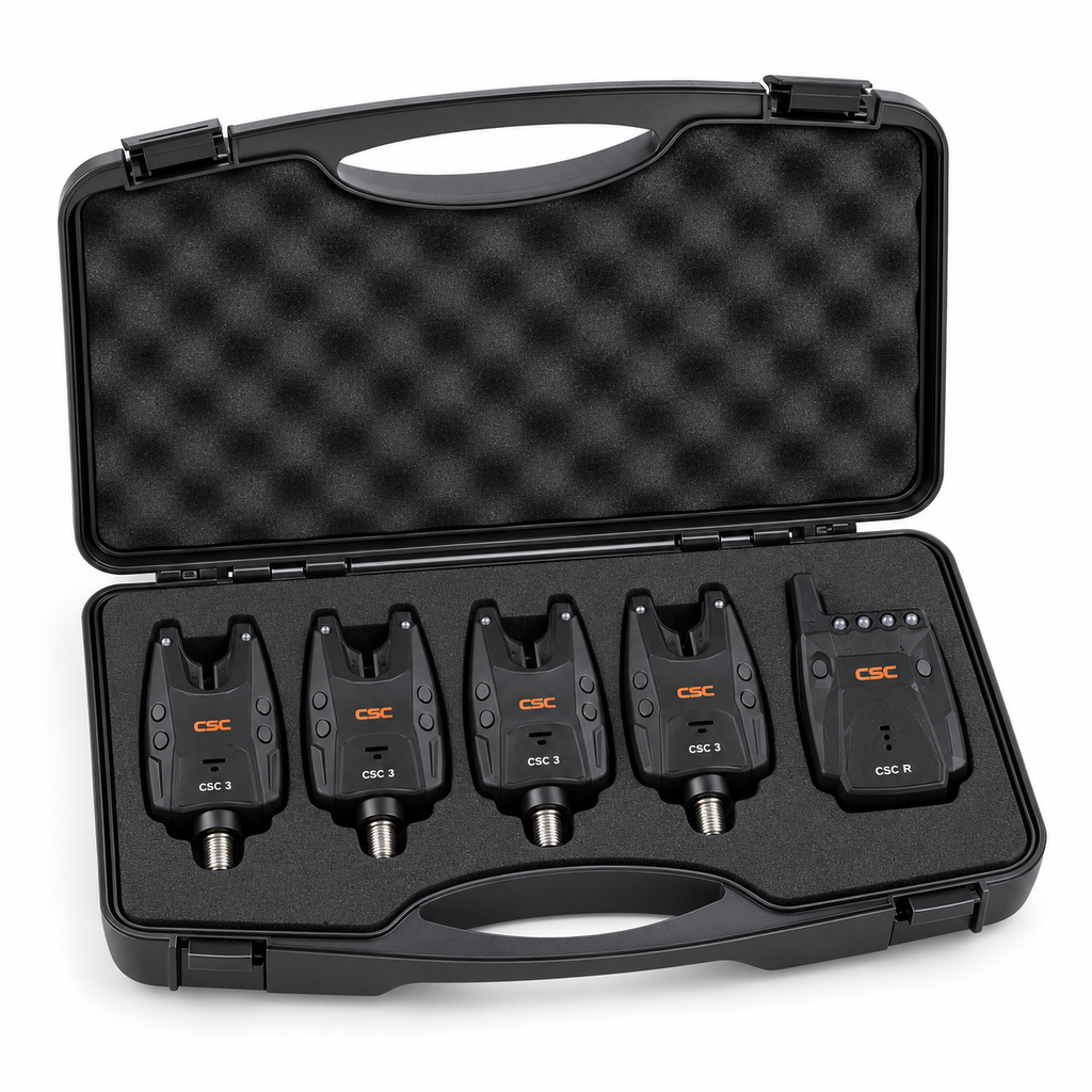 Set Carp Spirit CSC 3 4+1 con receptor y maletín sobre fondo blanco