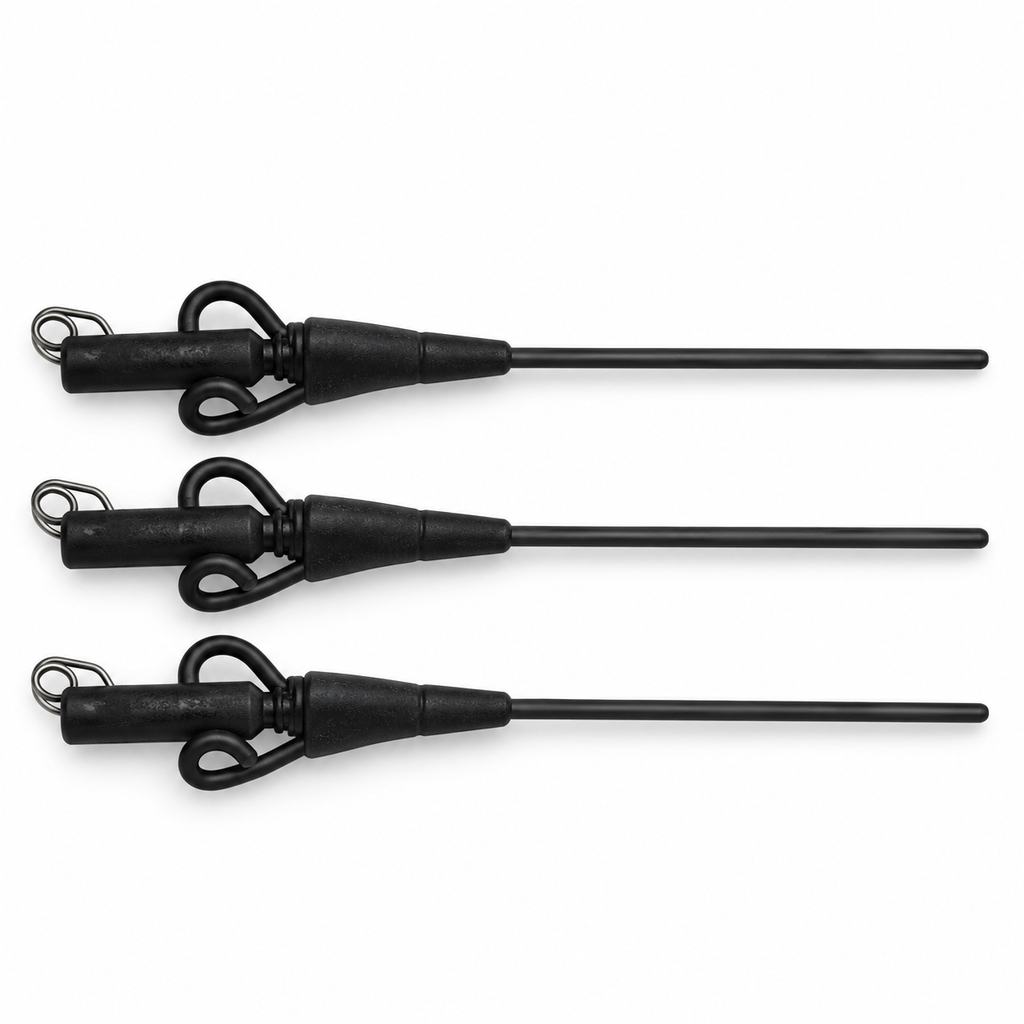Carp Spirit Classic Anti-Tangle Rigid Clip Black 75 mm x3 sobre fondo blanco