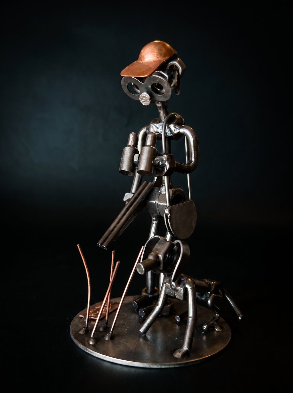 Figura Artesanal de Metal — Cazador con Perro