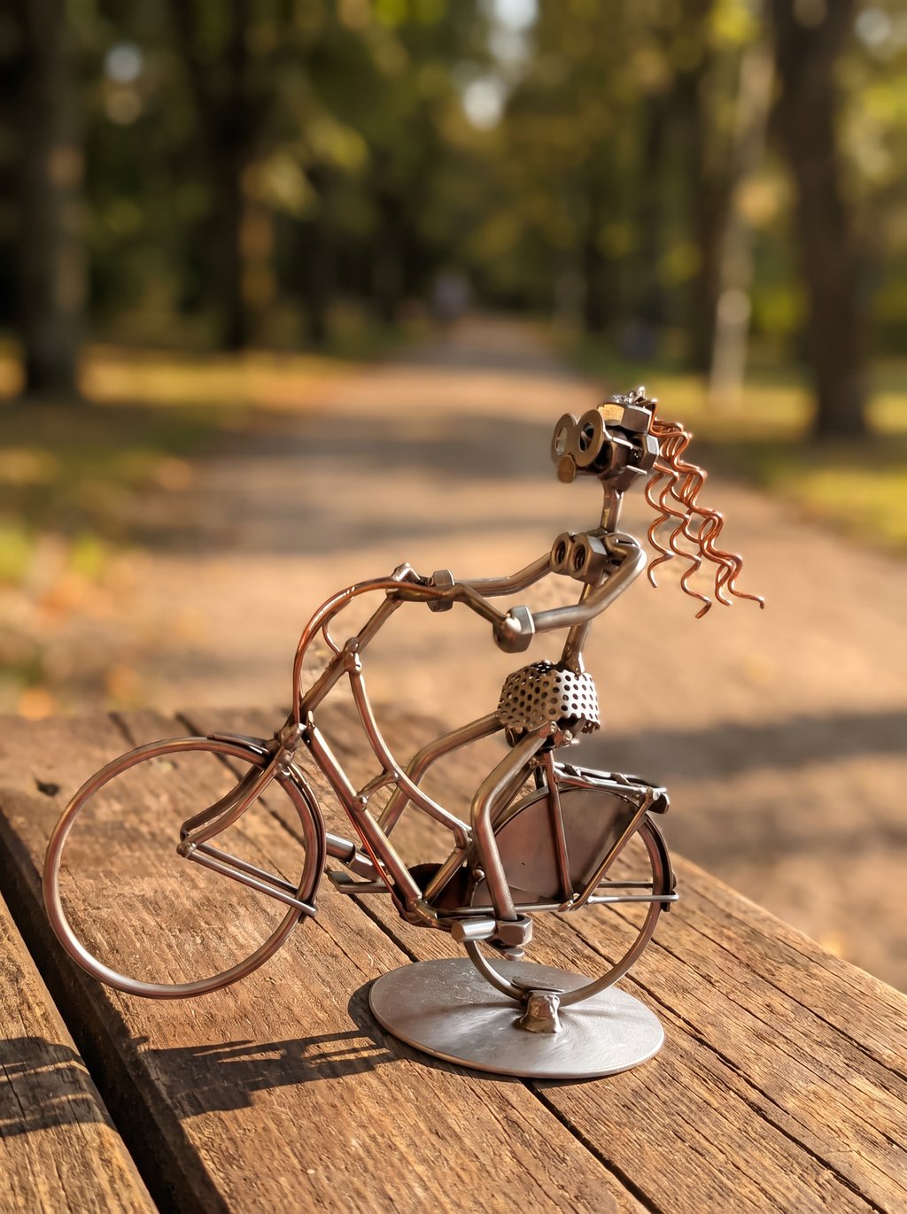 Figura Artesanal de Metal — Ciclista en Bicicleta