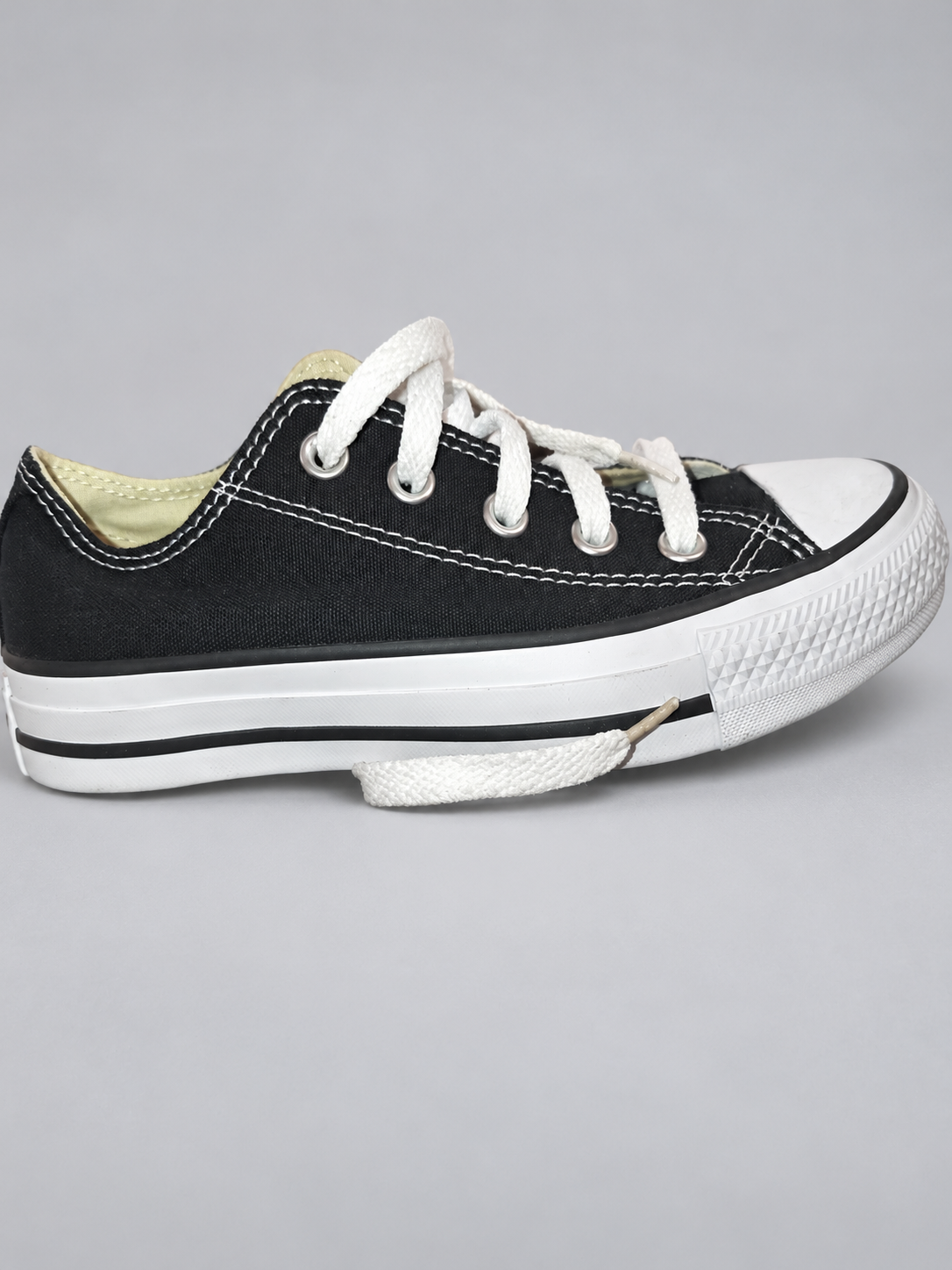 Converse All Star OX M9166C negras talla 36 — detalle, con marcas y cordón original