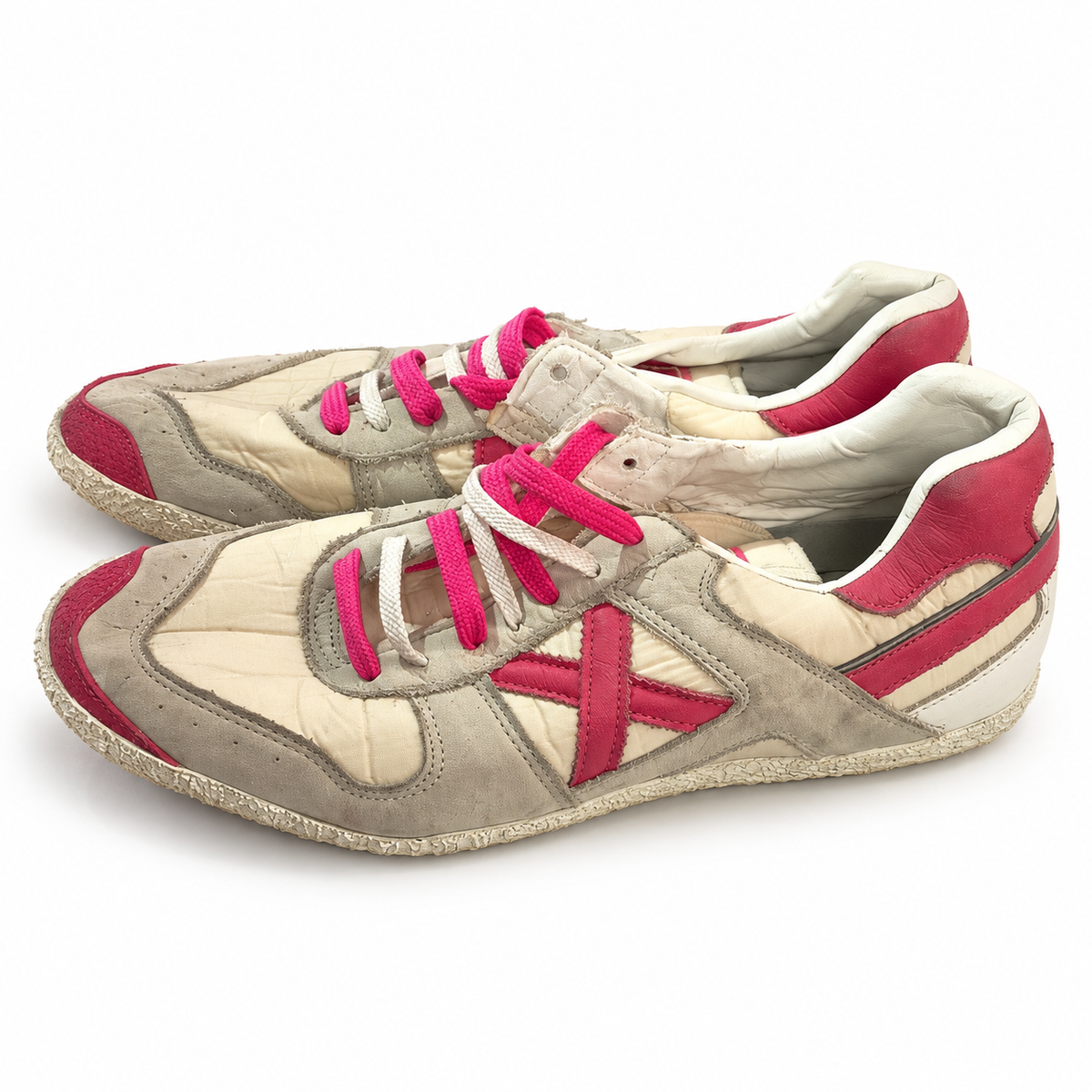 Zapatillas Munich crema y grises con X rosa y borde texturizado · Talla 45 - portada blanca