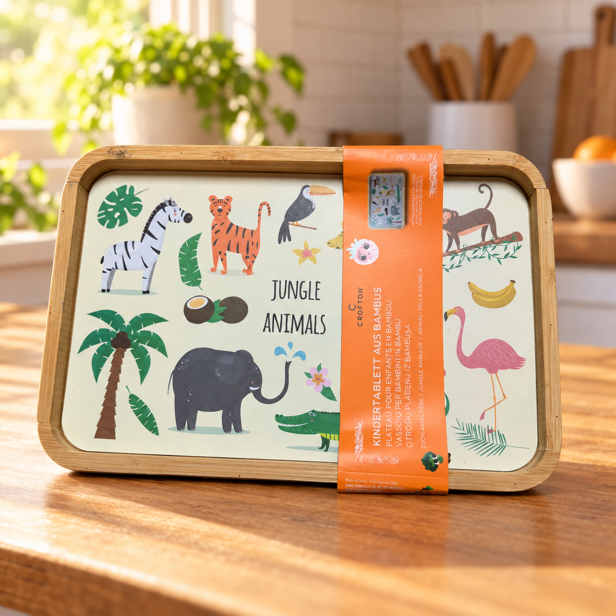 Bandeja infantil Crofton Jungle Animals con su faja original en una cocina