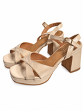 Sandalias Daniela Vega 2427 Sahara con tiras cruzadas, hebilla y tacón ancho