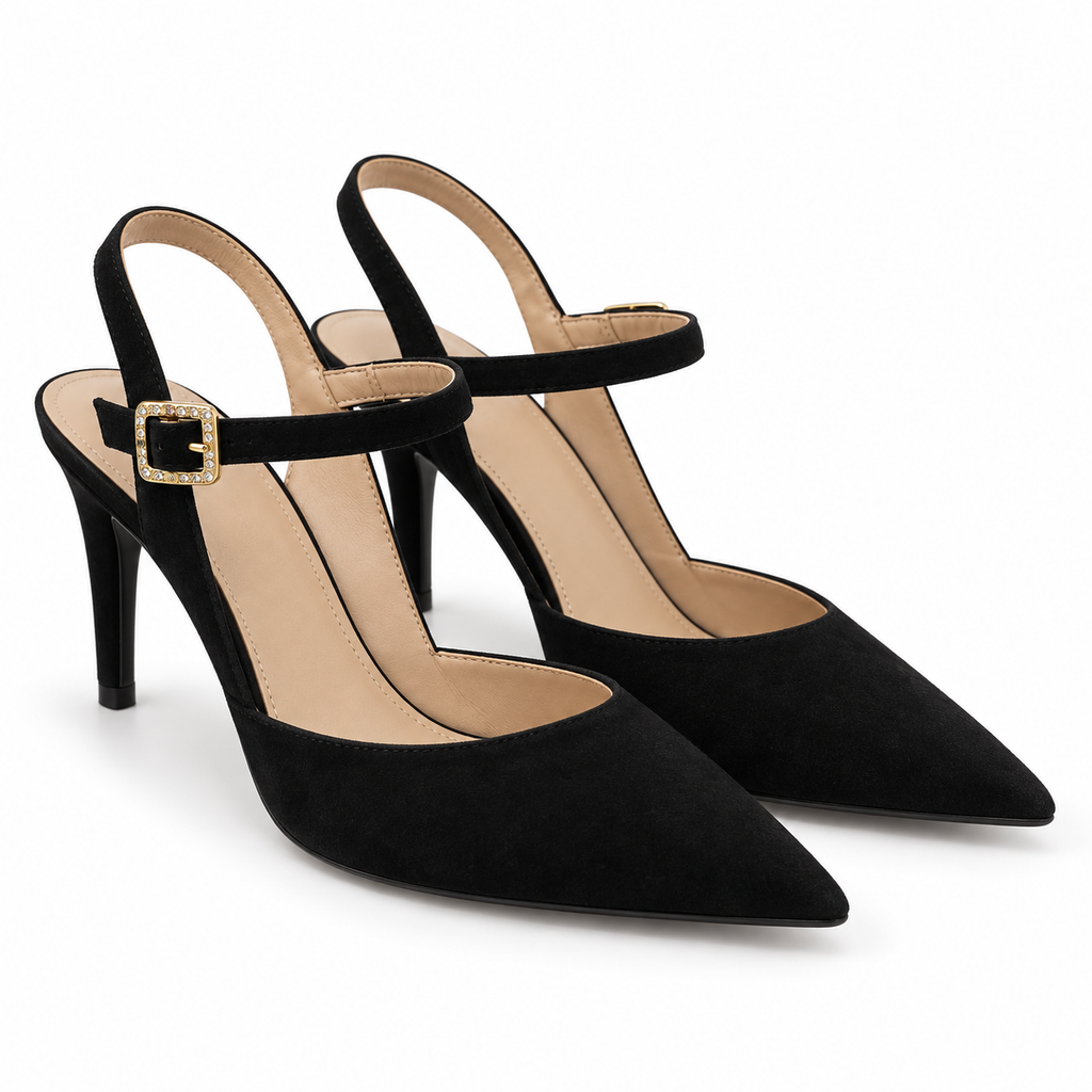 Zapatos destalonados negros Daniela Vega 1516 con hebilla joya sobre fondo blanco