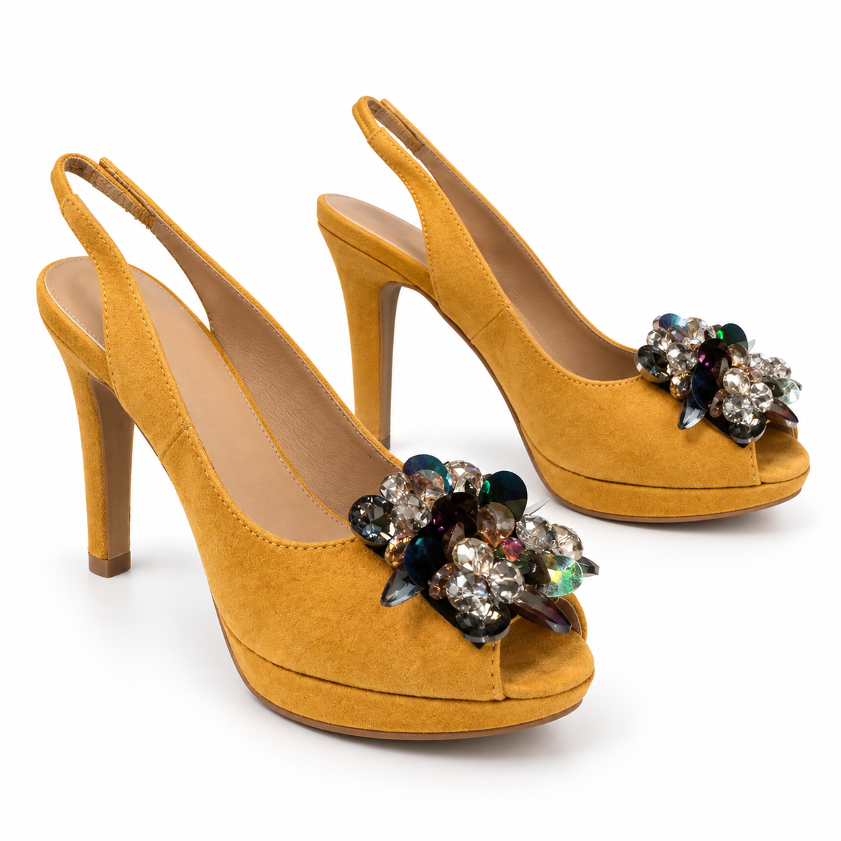 Zapatos Daniela Vega 1802 color trigal sobre fondo blanco