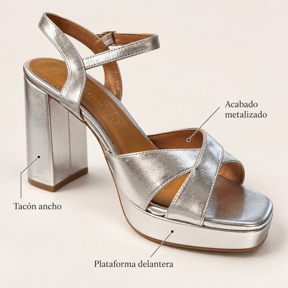Características de las sandalias Daniela Vega 2253 plata: acabado metalizado, plataforma y tacón ancho