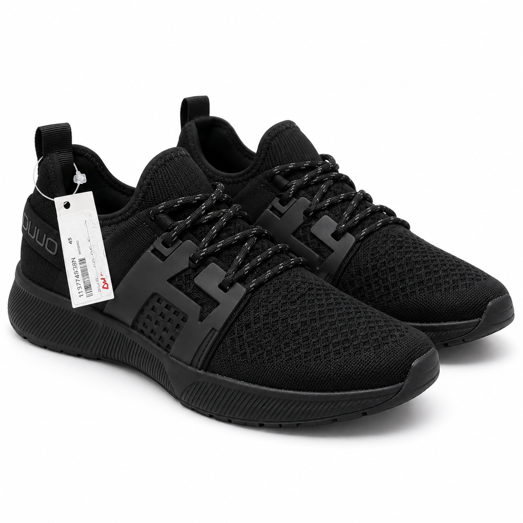 Zapatillas DUUO Mistral Total Black sobre fondo blanco