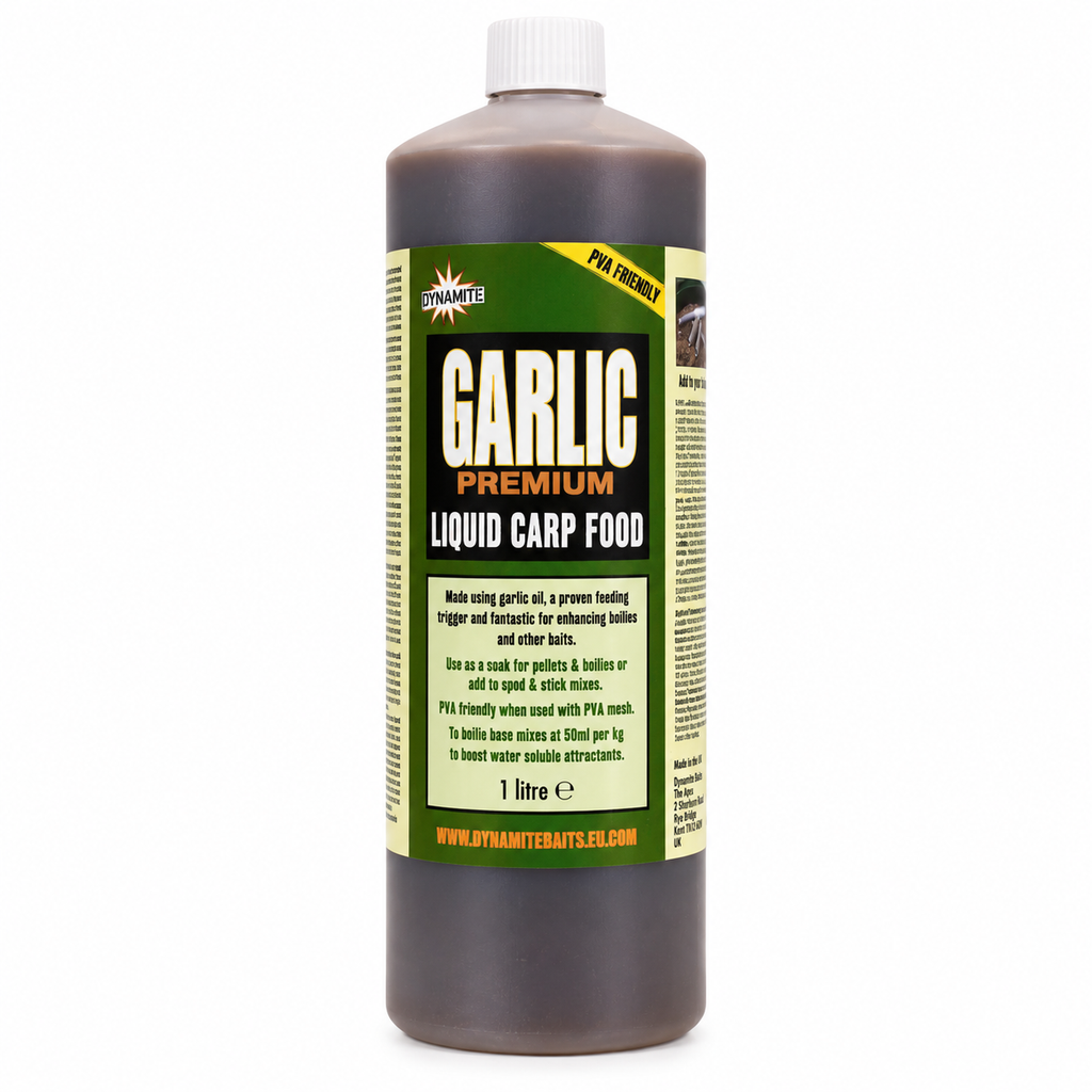 Dynamite Premium Garlic Liquid Carp Food 1 litro sobre fondo blanco