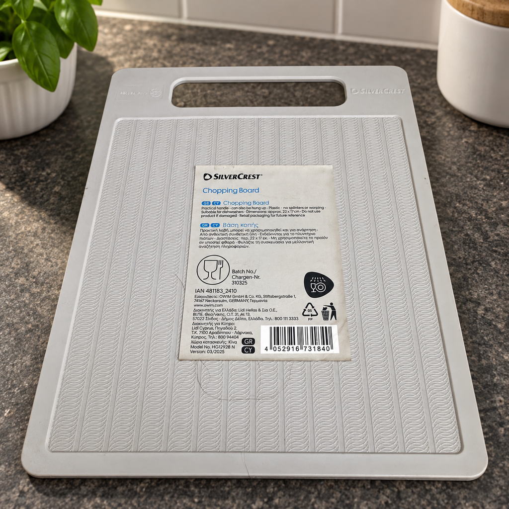 SilverCrest tabla de cortar gris 22 × 17 cm: producto en una cocina