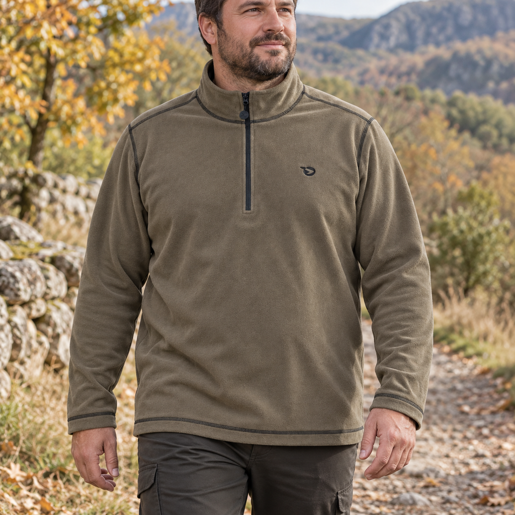 Polar Gamo Benasque caqui talla XXXL utilizado en un sendero de campo