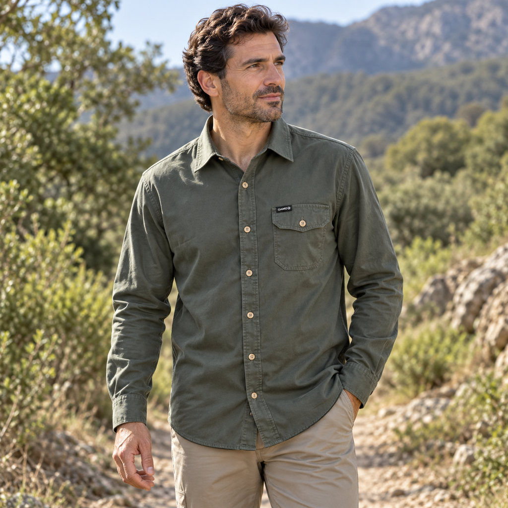 Camisa Gamo Geo caqui en uso al aire libre