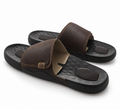 Sandalias HEYDUDE Shore Slide Classic 17623 marrones sobre fondo blanco