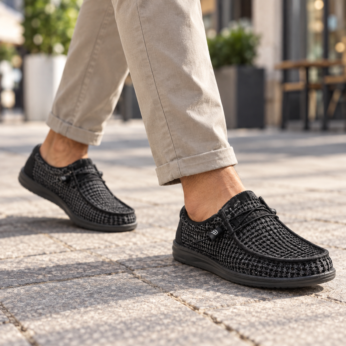 Mocasines HEYDUDE Wally Sox Perforated Black Grey en uso