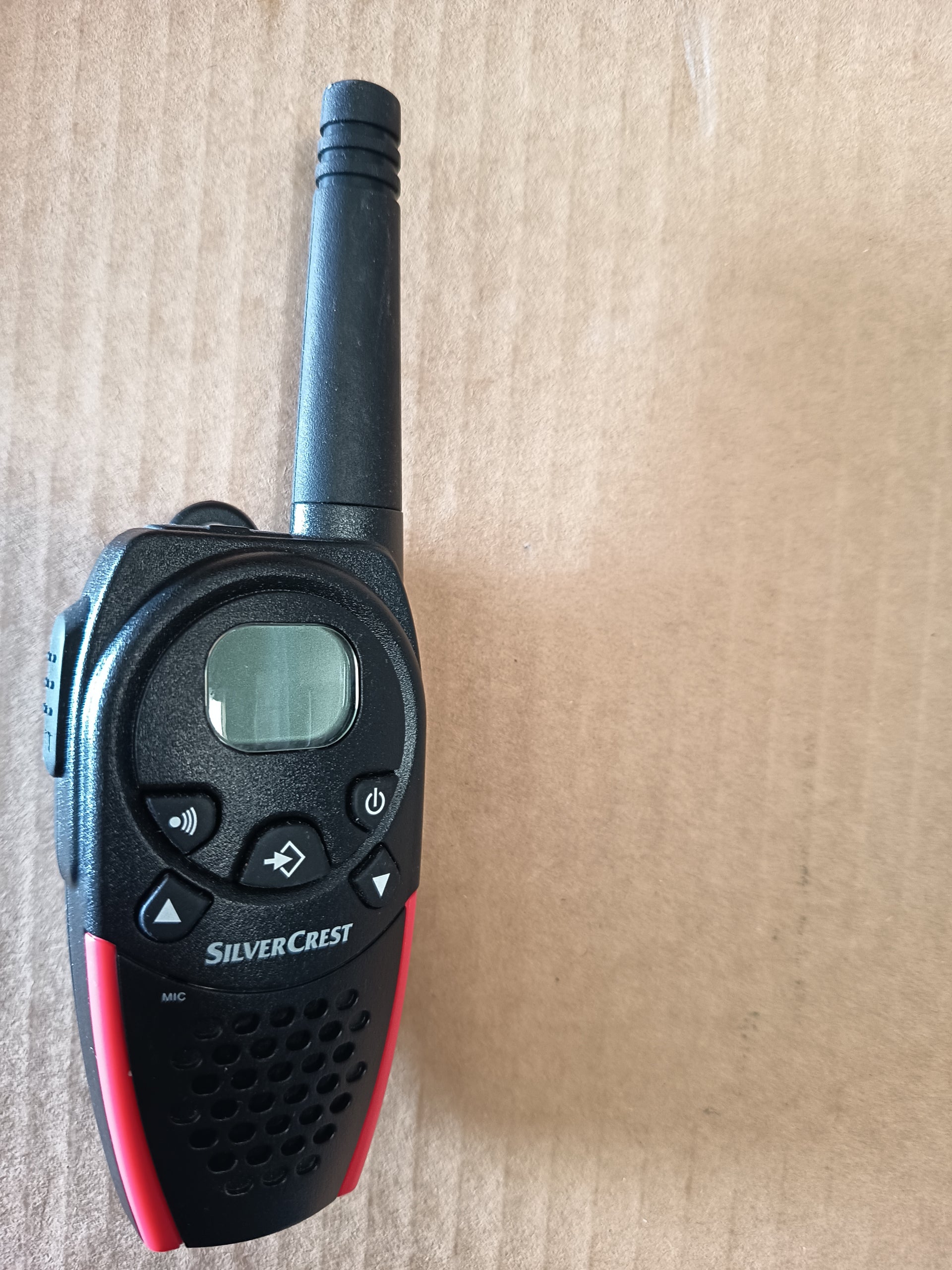 SilverCrest Walkie-Talkie PMR Negro y Rojo – 1 Unidad