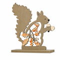 Melinera figura decorativa de ardilla con base y detalles otoñales