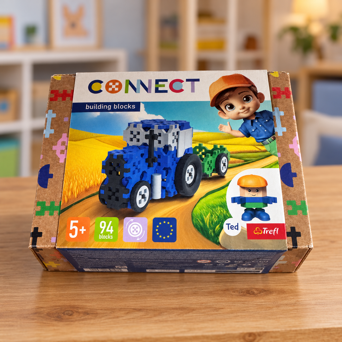 Caja Trefl Connect tractor con remolque sobre una mesa en habitación de juegos