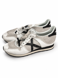 Zapatillas Munich blancas y grises perforadas con X negra · Talla 45 - portada blanca