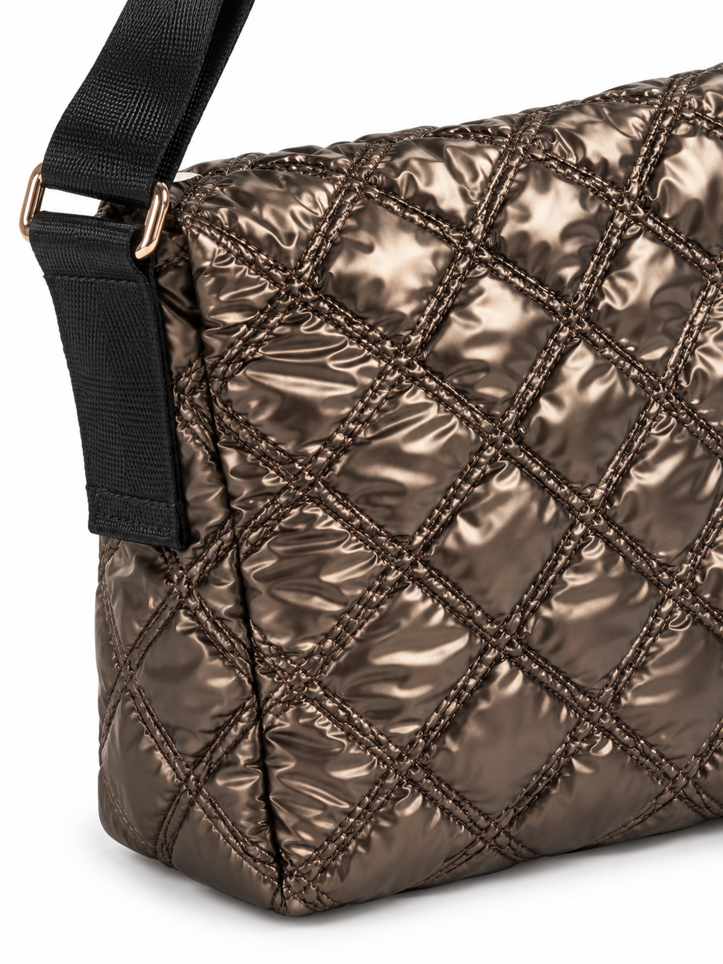 Bolso Mariamare acolchado bronce y marrón con correa negra · detalle
