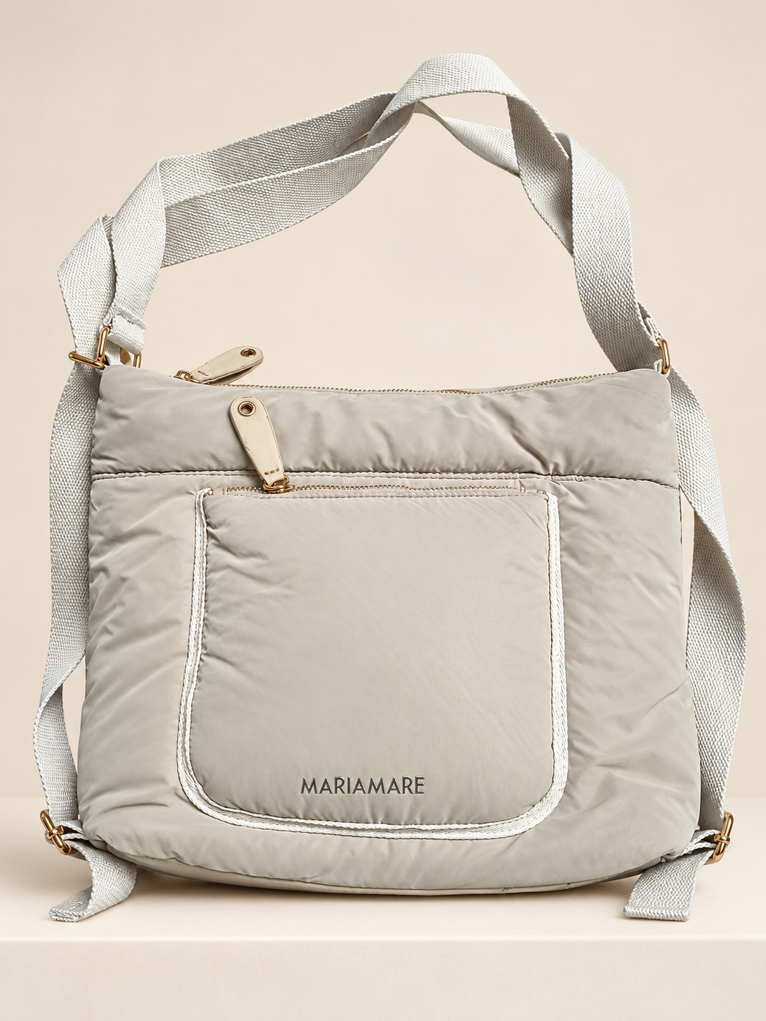 Bolso Mariamare gris beige con bolsillo frontal y ribete blanco · presentacion