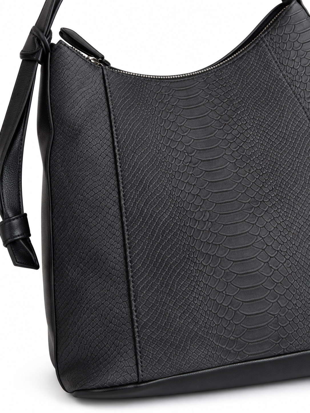 Bolso Mariamare negro con grabado efecto reptil · detalle