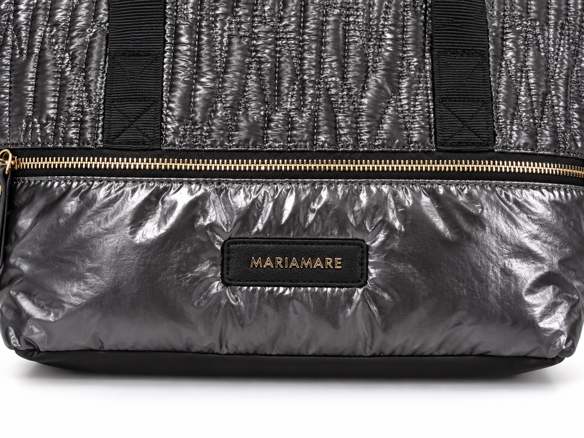 Bolso Mariamare negro metalizado con asas de cinta y cremallera dorada · detalle
