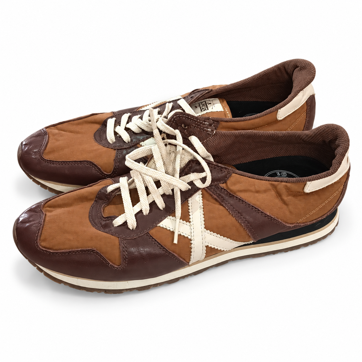 Zapatillas Munich marrones con X crema y cuello marrón · Talla 45 - portada blanca