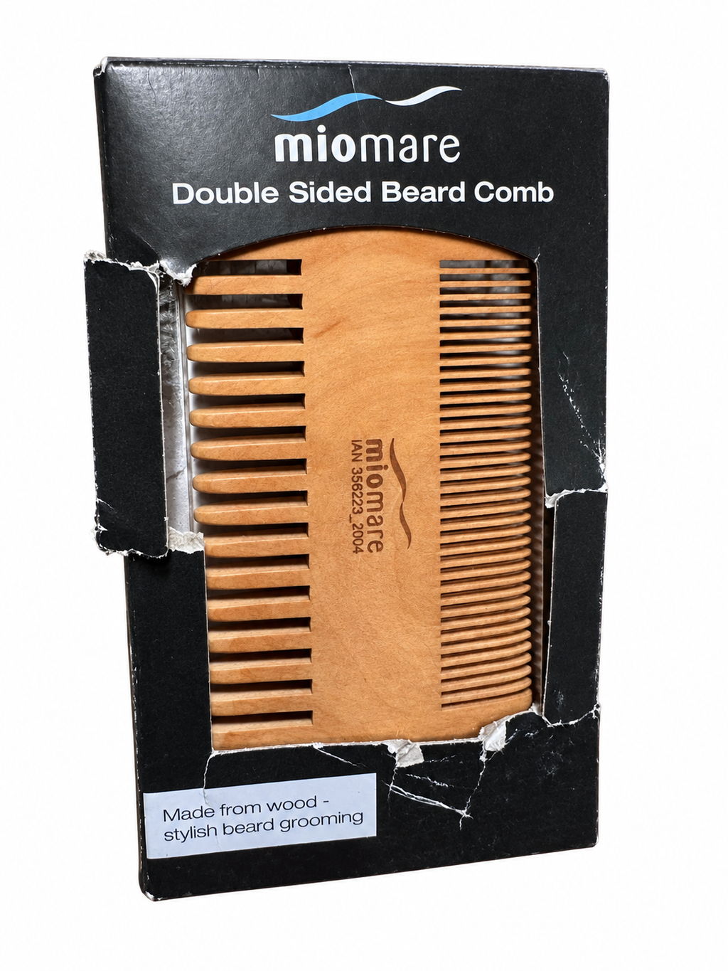 Peine de barba Miomare de madera en envase con roturas sobre fondo blanco