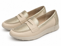 Mocasines Pitillos 17178 crema y metalizado talla 39 sobre fondo blanco