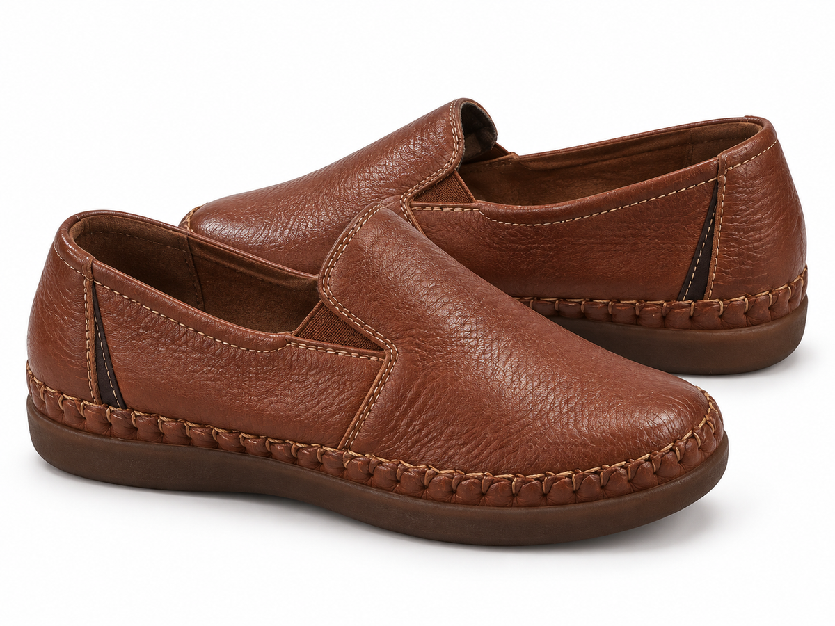Mocasines Pitillos 4862 marrón marino talla 40 sobre fondo blanco