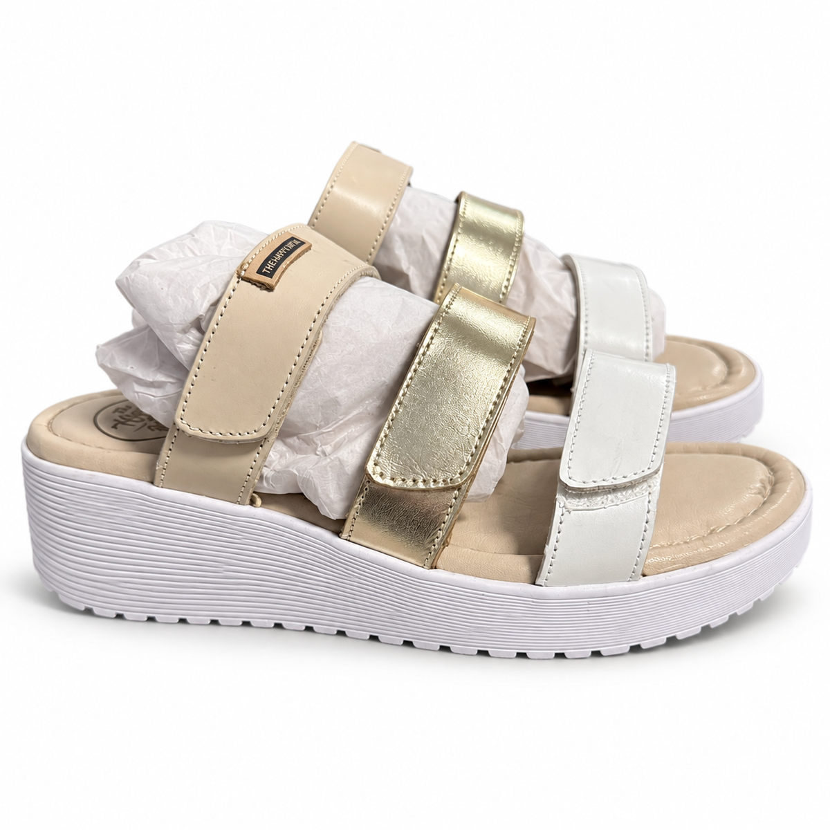 Sandalias The Happy Monk Banus-004 beige, dorado y blanco: vista sobre fondo blanco