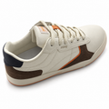 Zapatillas MTNG 84856 crudo y marrón para hombre sobre fondo blanco