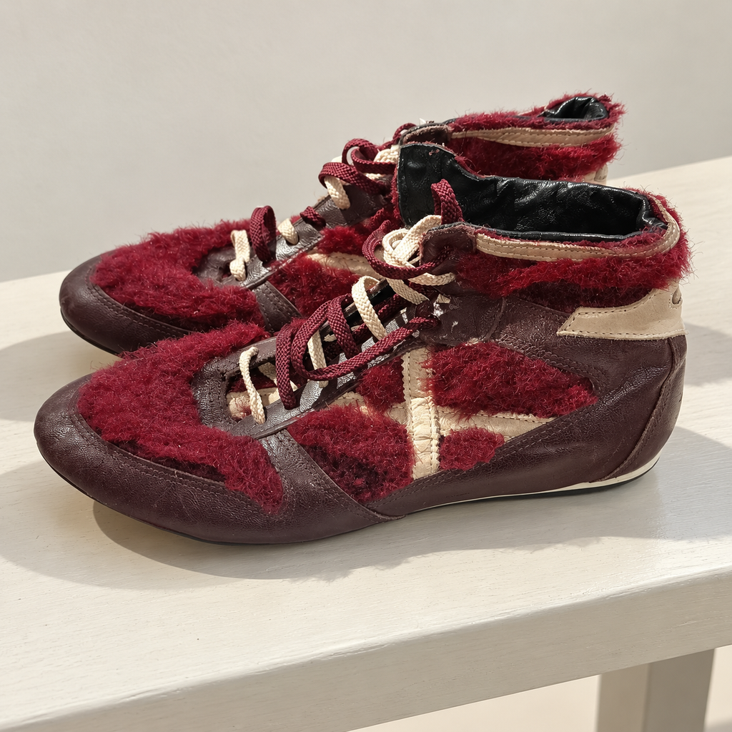 Munich altas burdeos X crema talla44 — escena cotidiana