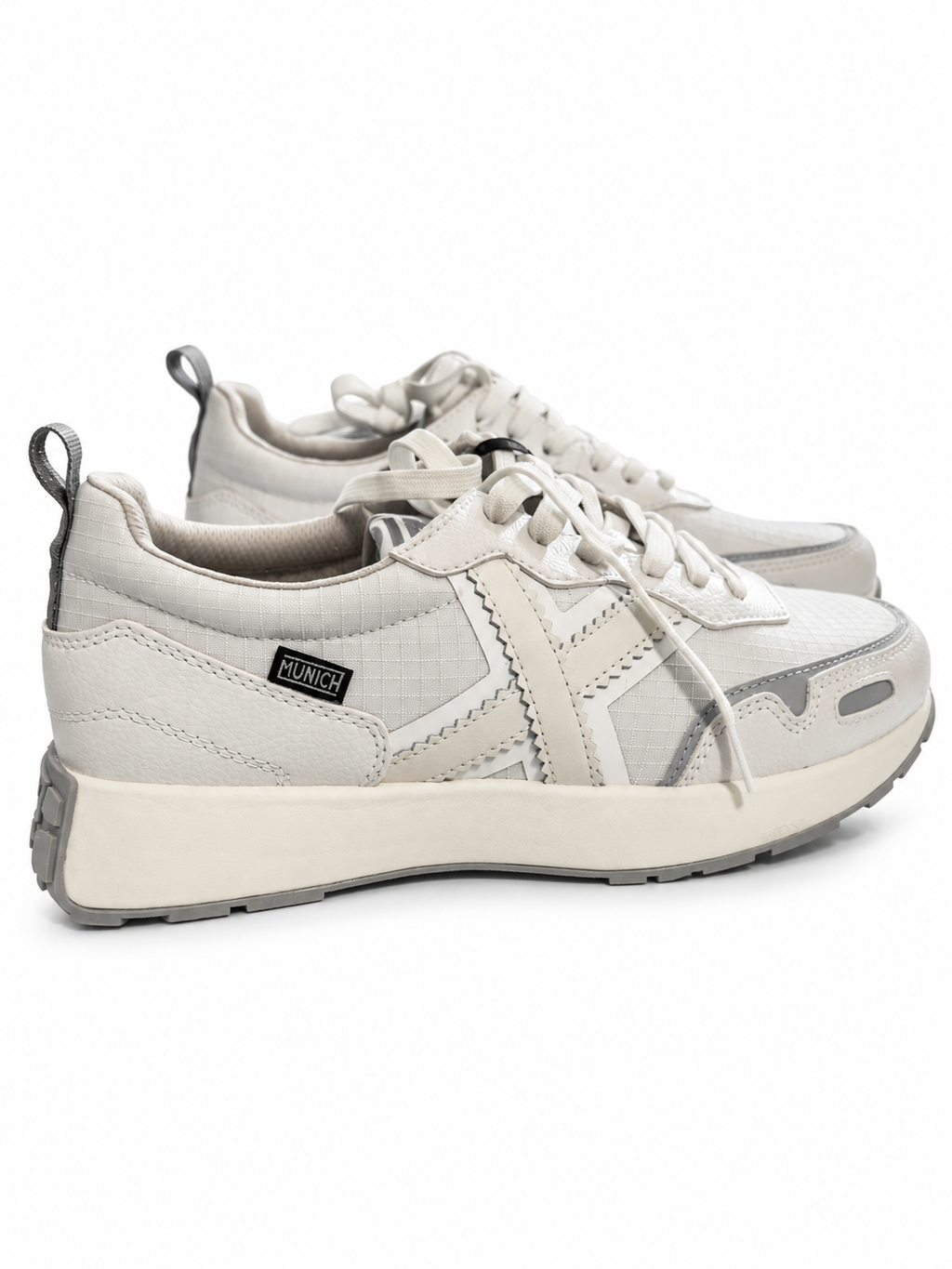 Munich Xemine 70 blancas y perla talla 40 — par sobre fondo blanco